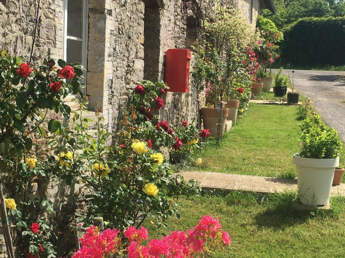 Chez Thomas 7 Route Du Monde Ancien Bed & Breakfast Saint-Georges-D'Aunay Exterior photo